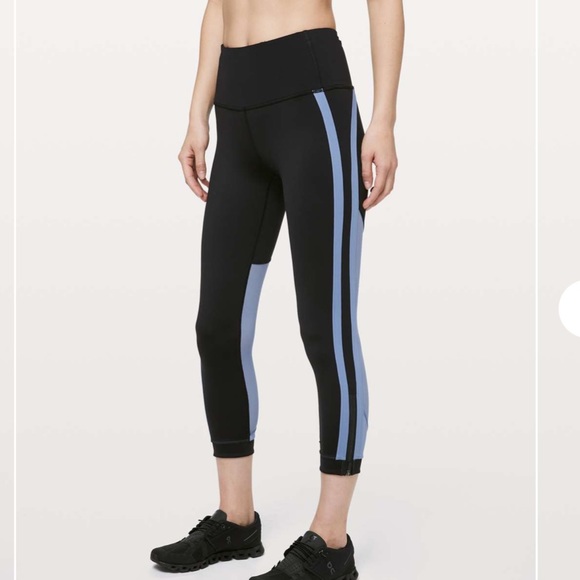 Lululemon Zip The Line Crop 23" Black / Utility Blue Size 6 - Picture 2 of 15